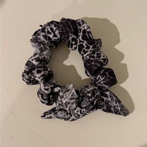 Lululemon scrunchie